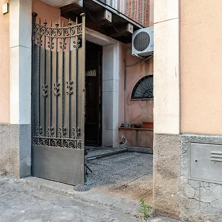 Castello Ursino - With Balcony Apartment