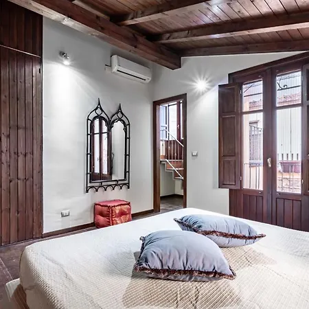 Castello Ursino - With Balcony