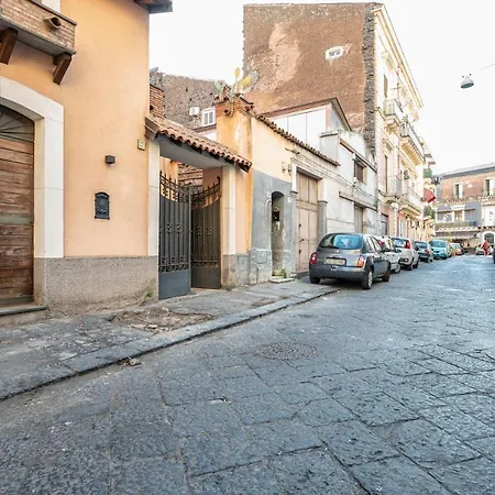 Apartment Castello Ursino - With Balcony