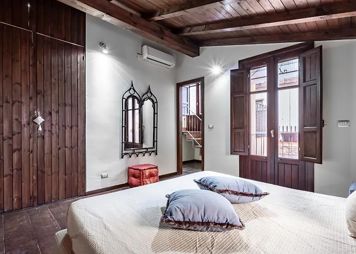 Castello Ursino - With Balcony